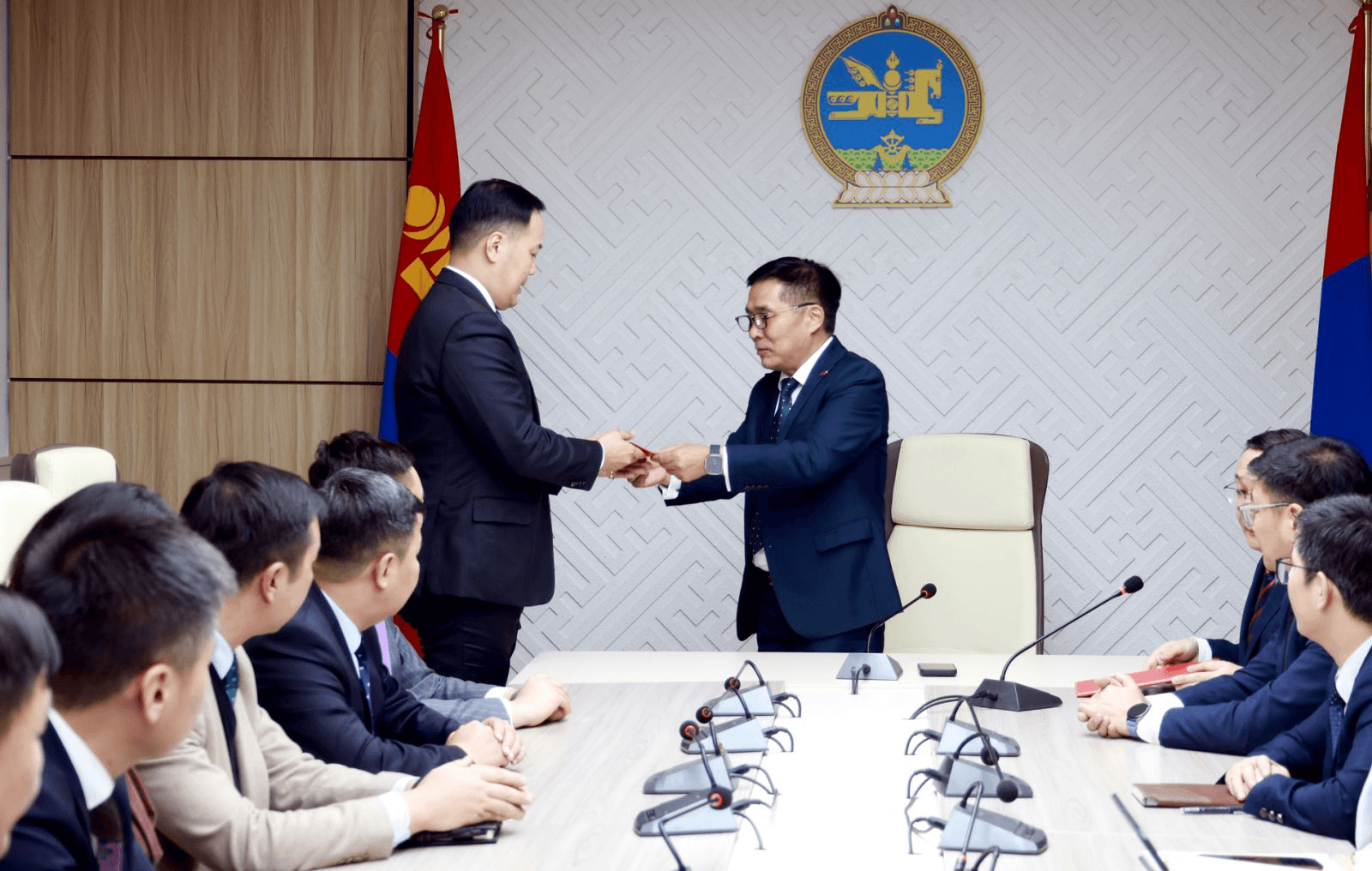 ДЭД САЙД БАТБАЯРЫН МӨНХТАМИР ҮҮРЭГТ АЖЛАА ХҮЛЭЭН АВЛАА