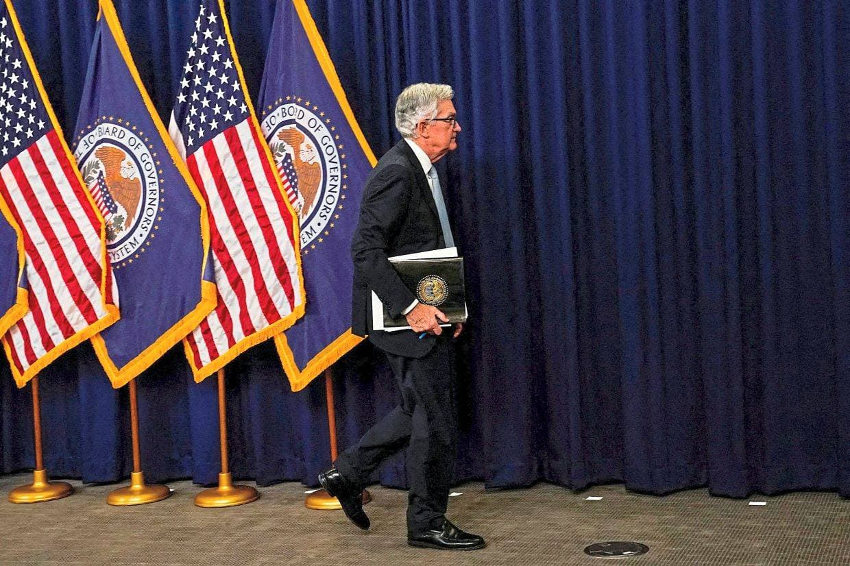 АНУ-ын Холбооны Нөөцийн Банк (Federal Reserve) нь дарга Жером Пауэллд холбогдох эрүүгийн мөрдөн шалгалтын хүрээнд АНУ-ын прокурор Жанин Пирро-гийн гаргасан хоёр зарлан дуудах шаардлагын (subpoena) эсрэг хаалттай байдлаар хууль зүйн маргаан өрнүүлж байгаа талаар